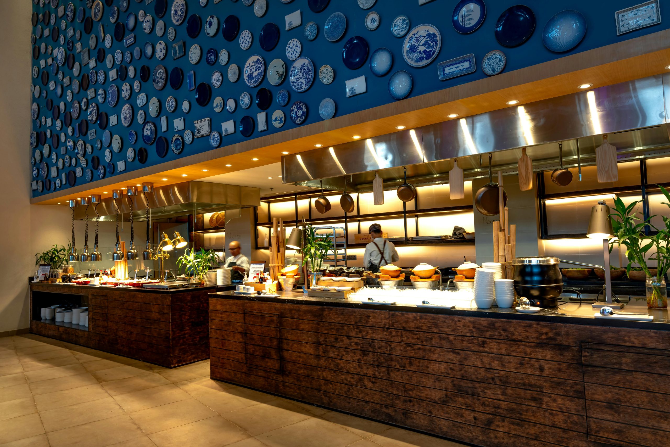 Open Kitchen Designs for Dubai Restaurants – Where Culinary Theater Meets Functionality